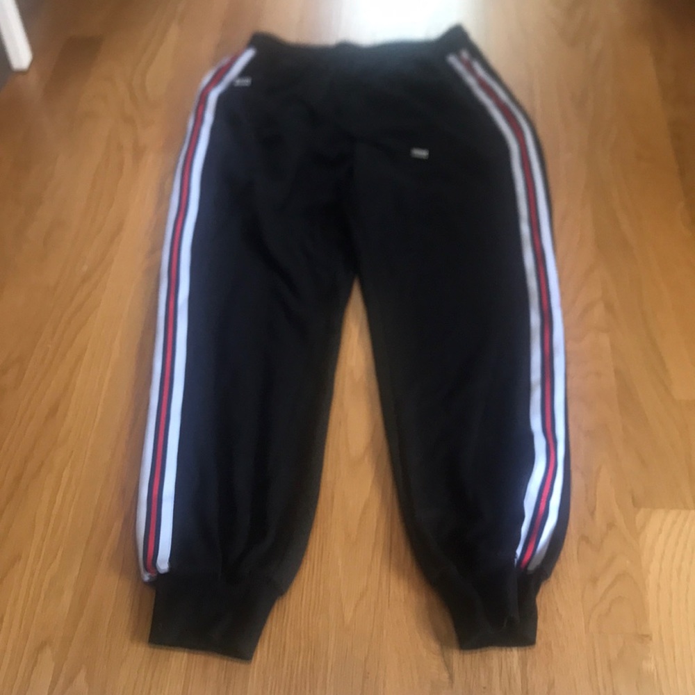 Black sweatpants with pockets